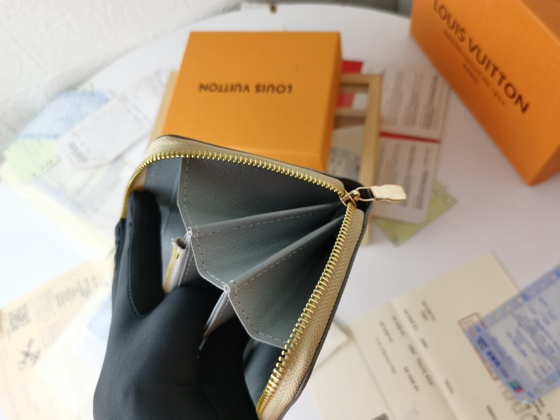 ラグジュアリーなモノグラム帆布のラウンドジップ財布