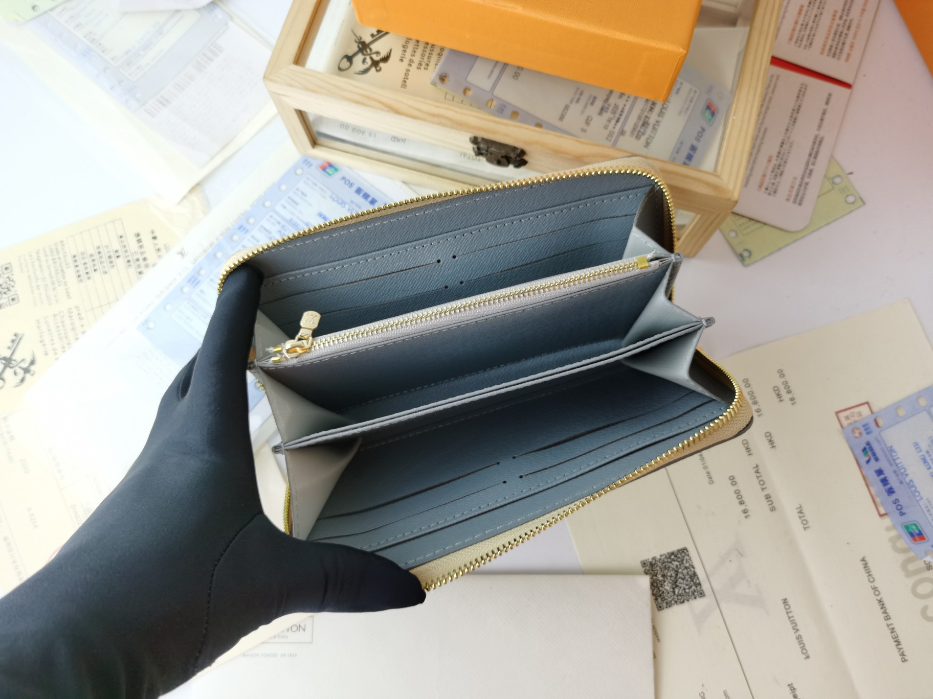 ラグジュアリーなモノグラム帆布のラウンドジップ財布