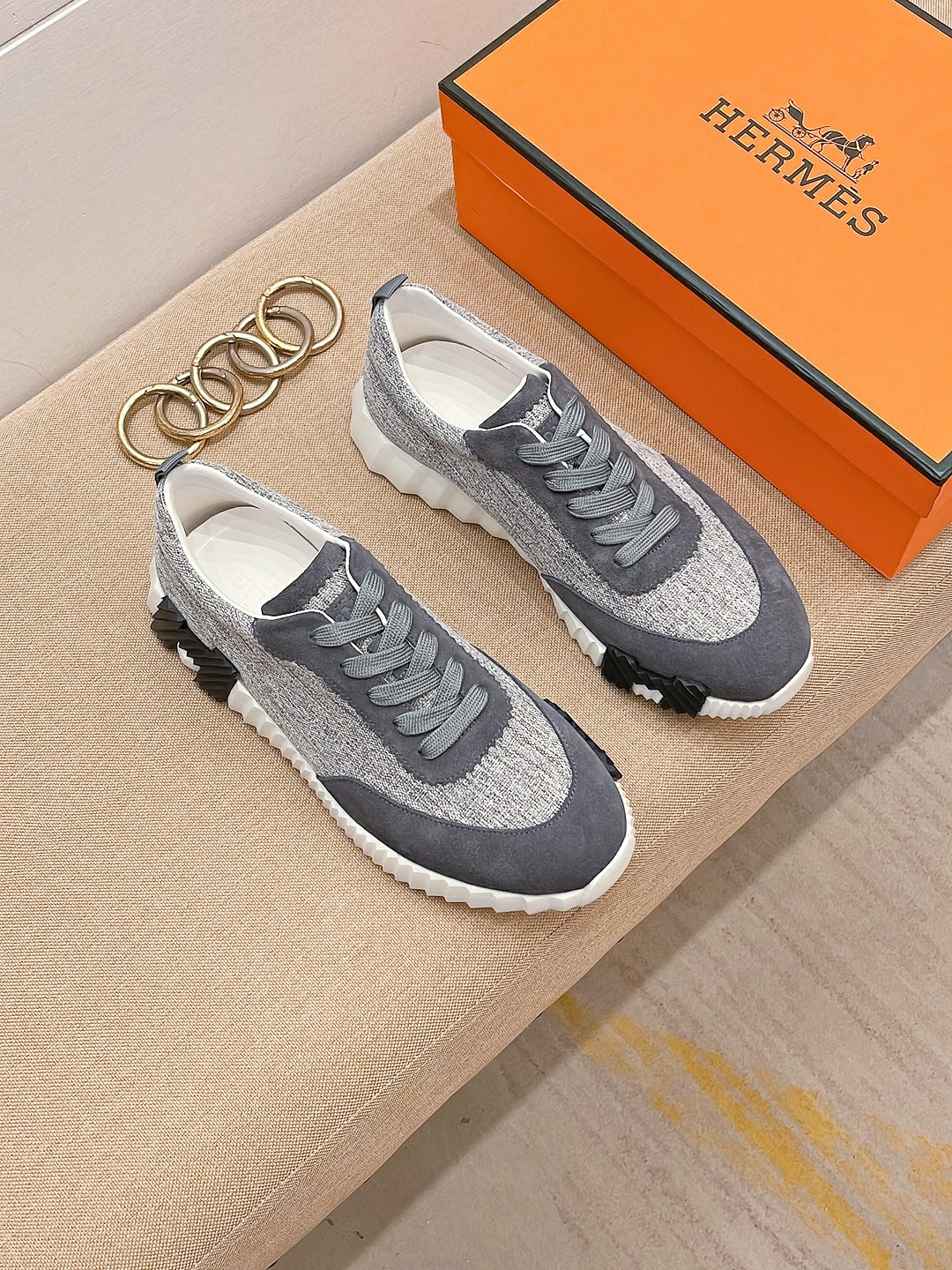 I5 高品质 Hermes 爱马仕 2022最新休闲鞋，原版版本，专柜一比一，鞋面采用进口小牛皮，羊皮内里垫脚原版防滑大底，透气舒适以质量说话，