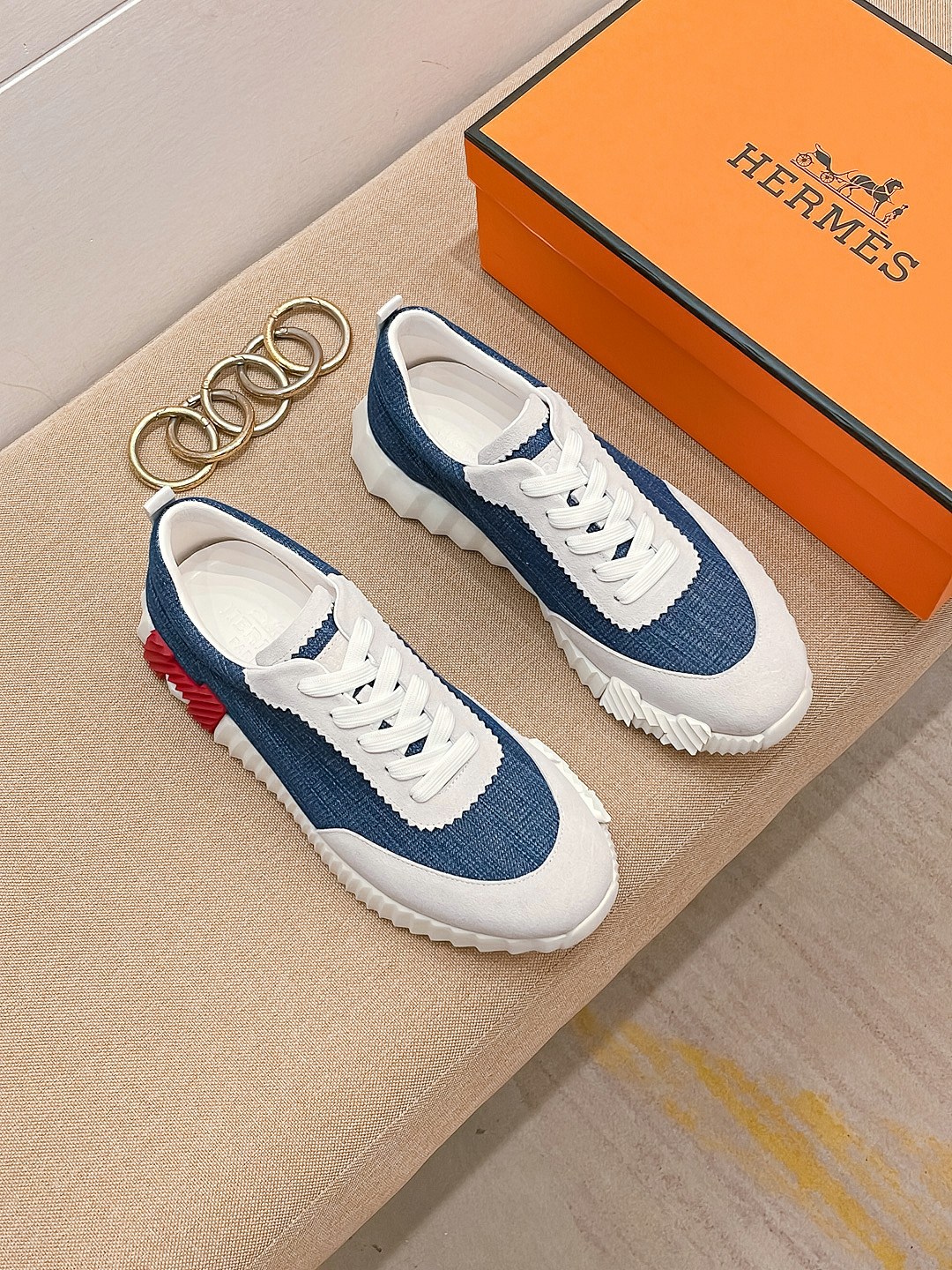 I5 高品质 Hermes 爱马仕 2022最新休闲鞋，原版版本，专柜一比一，鞋面采用进口小牛皮，羊皮内里垫脚原版防滑大底，透气舒适以质量说话，