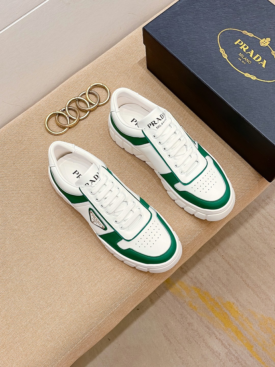 I5 爆单款PRADA普拉达 专柜休闲鞋，专柜品质，优质做工 鞋面选用牛皮面料，舒适透气内里 原版耐磨防滑软底 ，休闲时尚 高端品质