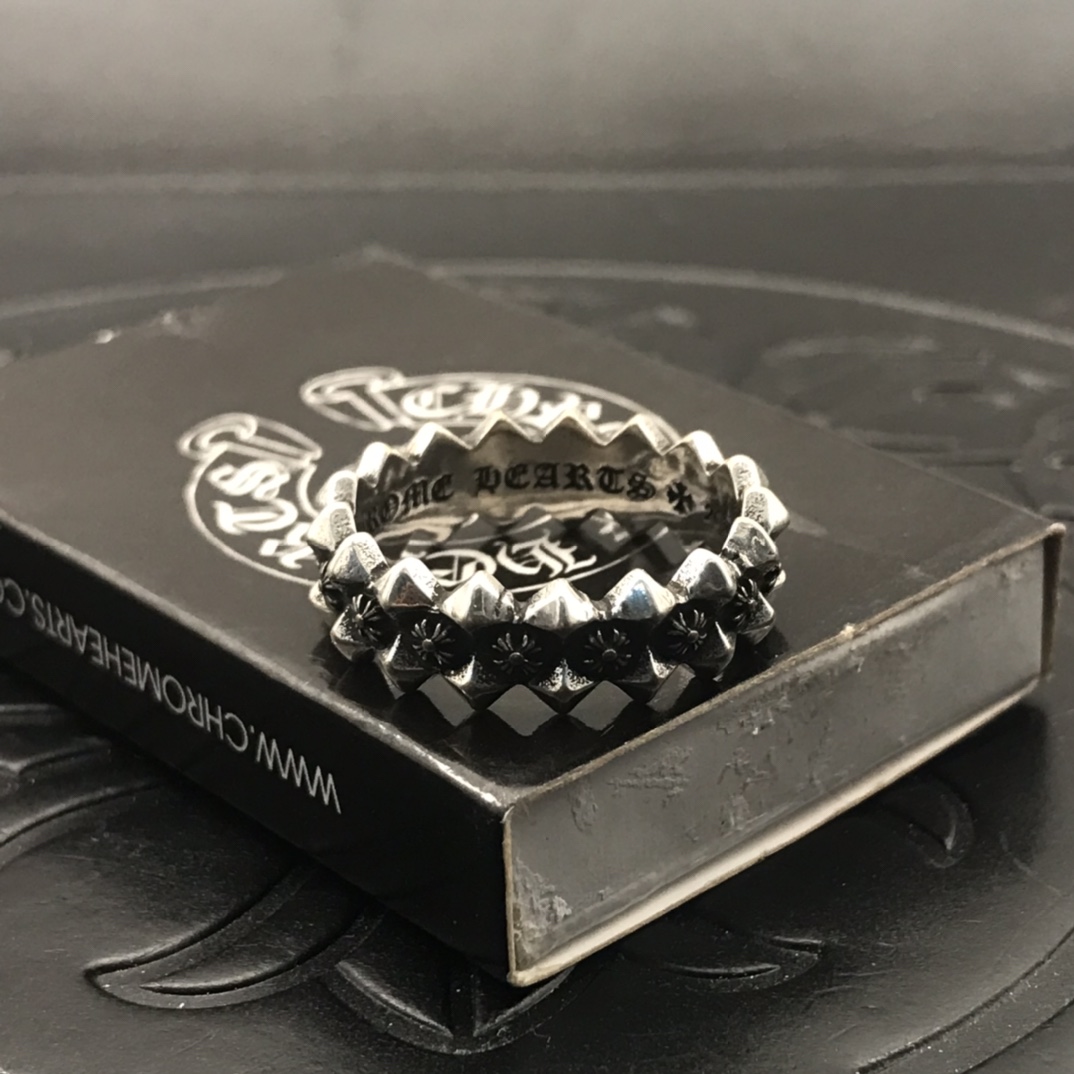 Chrome Hearts 高版本克罗心铆钉十字花戒指