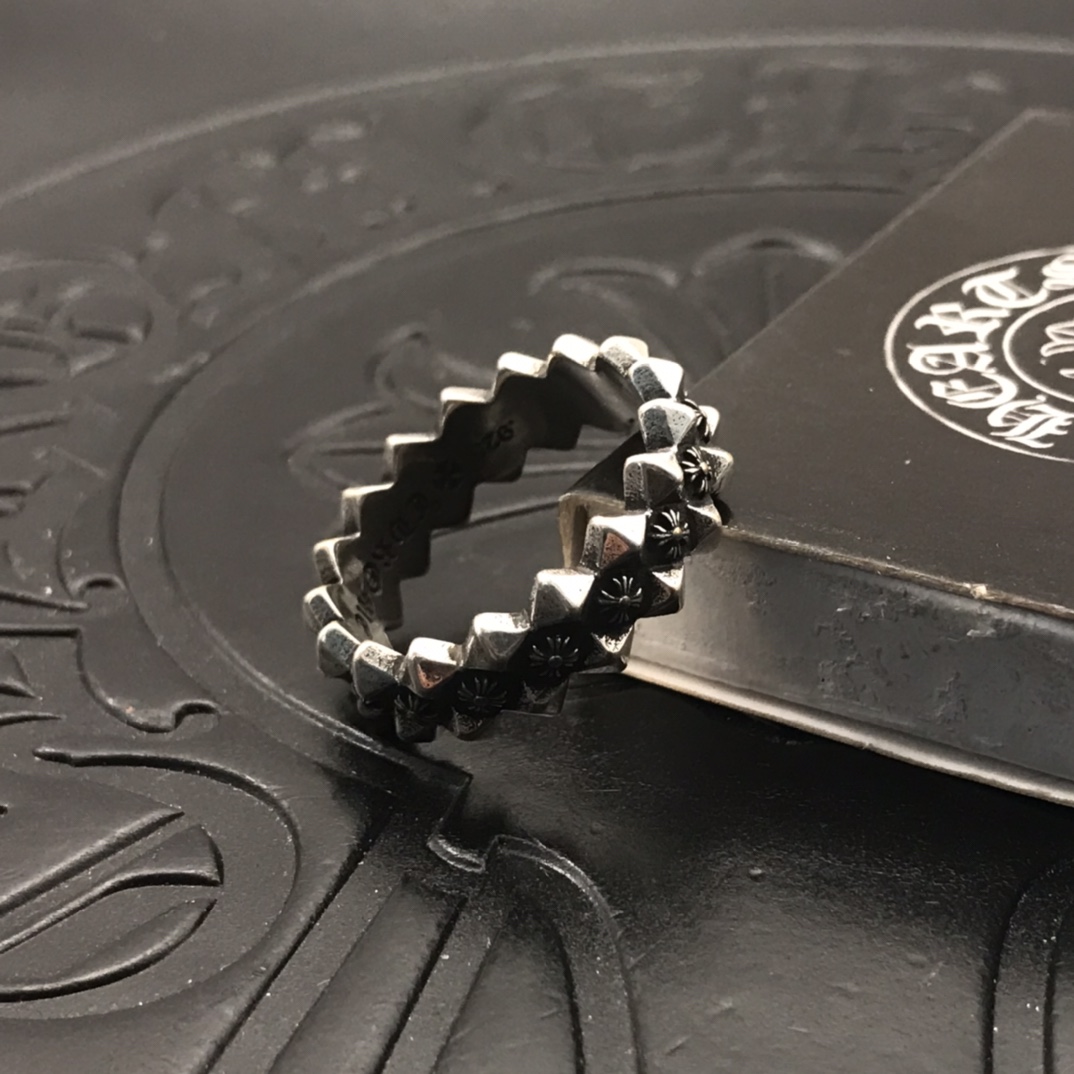 Chrome Hearts 高版本克罗心铆钉十字花戒指