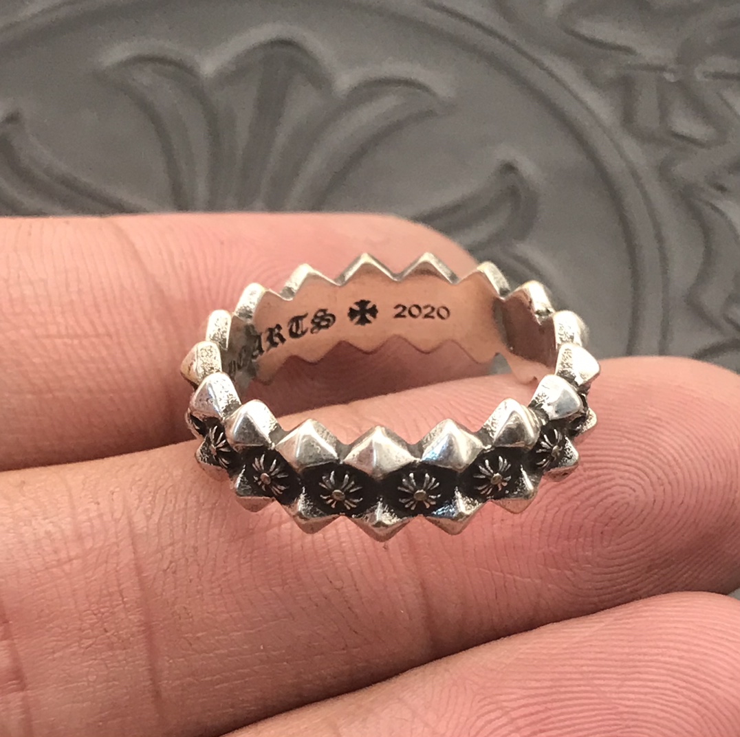 Chrome Hearts 高版本克罗心铆钉十字花戒指