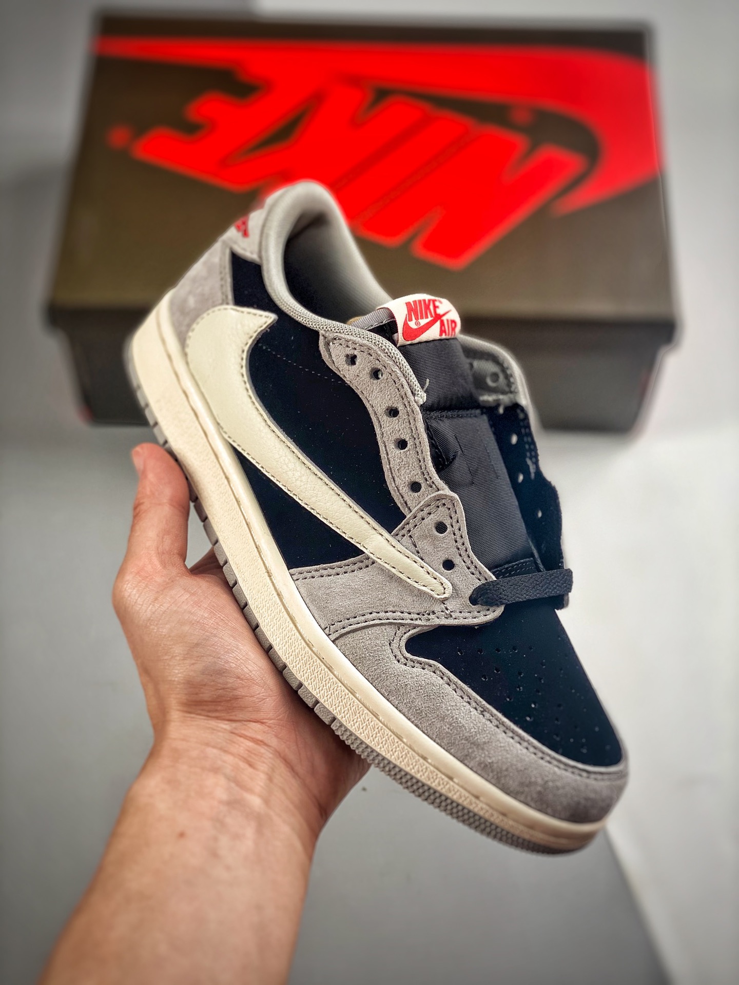 -2 Travis Scott x Fragment x Air Jordan 1 Low 'Military Blue' XN Lightning Swoosh invertido Low. Todo el zapa…