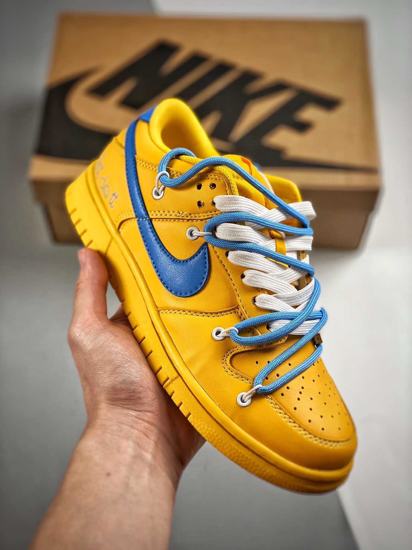 -2 xNike Dunk Low EMB "Chicago" Zapatillas de skate de caña baja con cordones deconstruidos. Familiar pero con un toque…