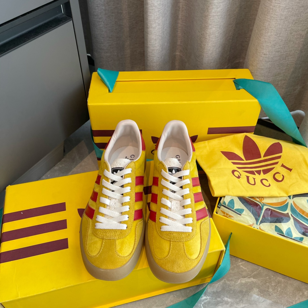 Gucci Adidas collaboration sneakers en daim avec trois bandes