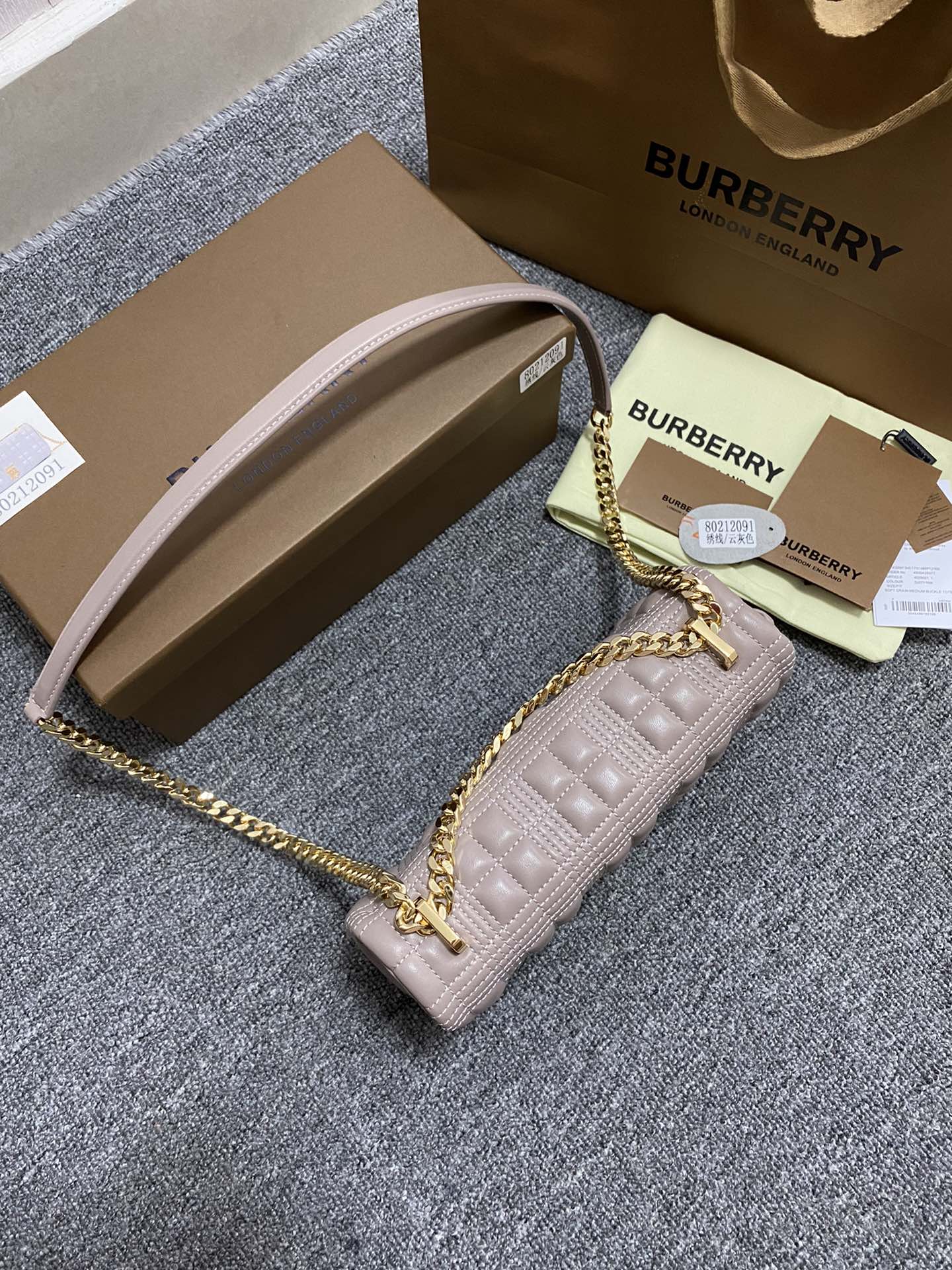 Burberry巴宝莉意大利鞣制羔羊皮Lola – 萝纳包