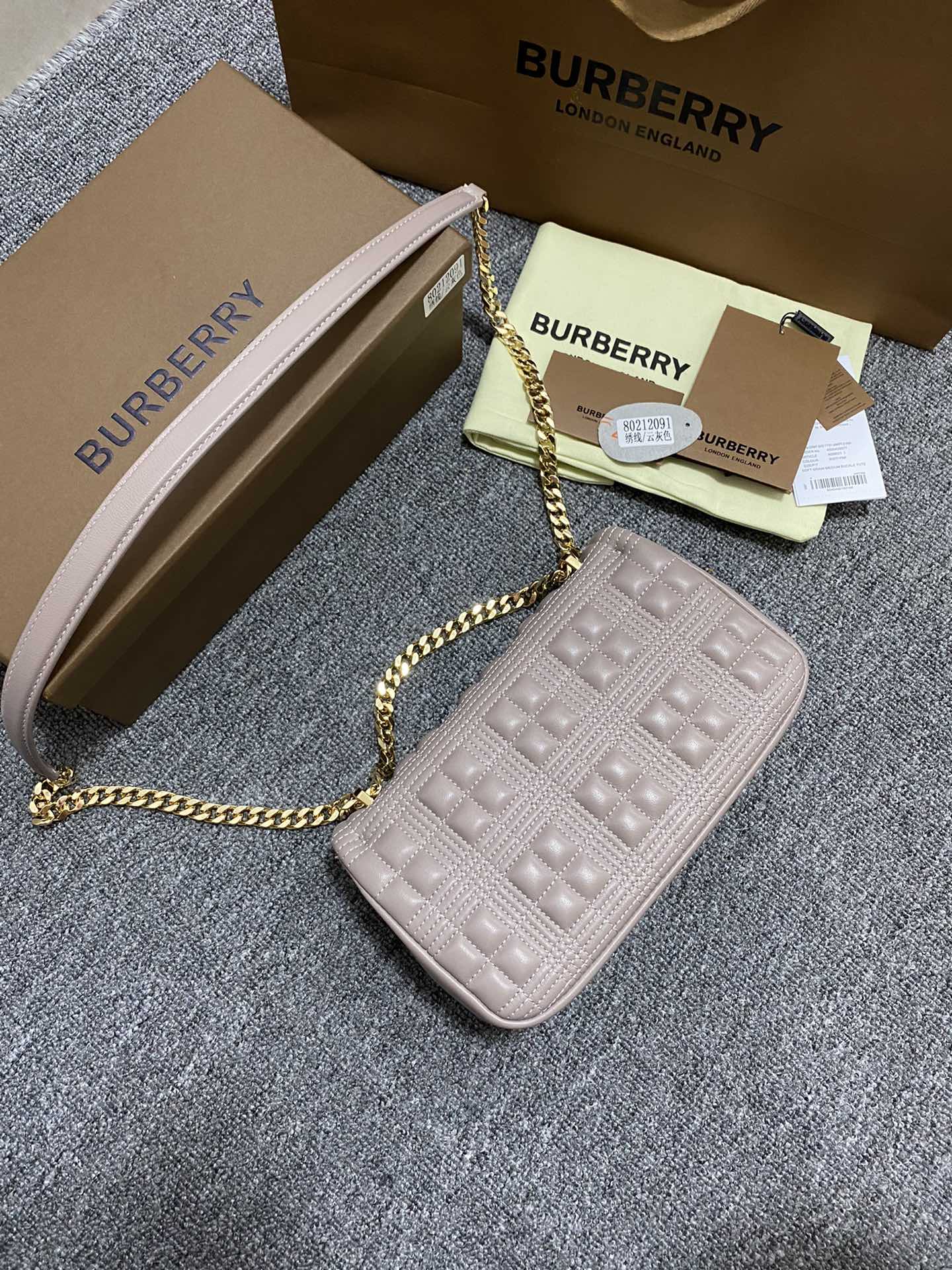 Burberry巴宝莉意大利鞣制羔羊皮Lola – 萝纳包