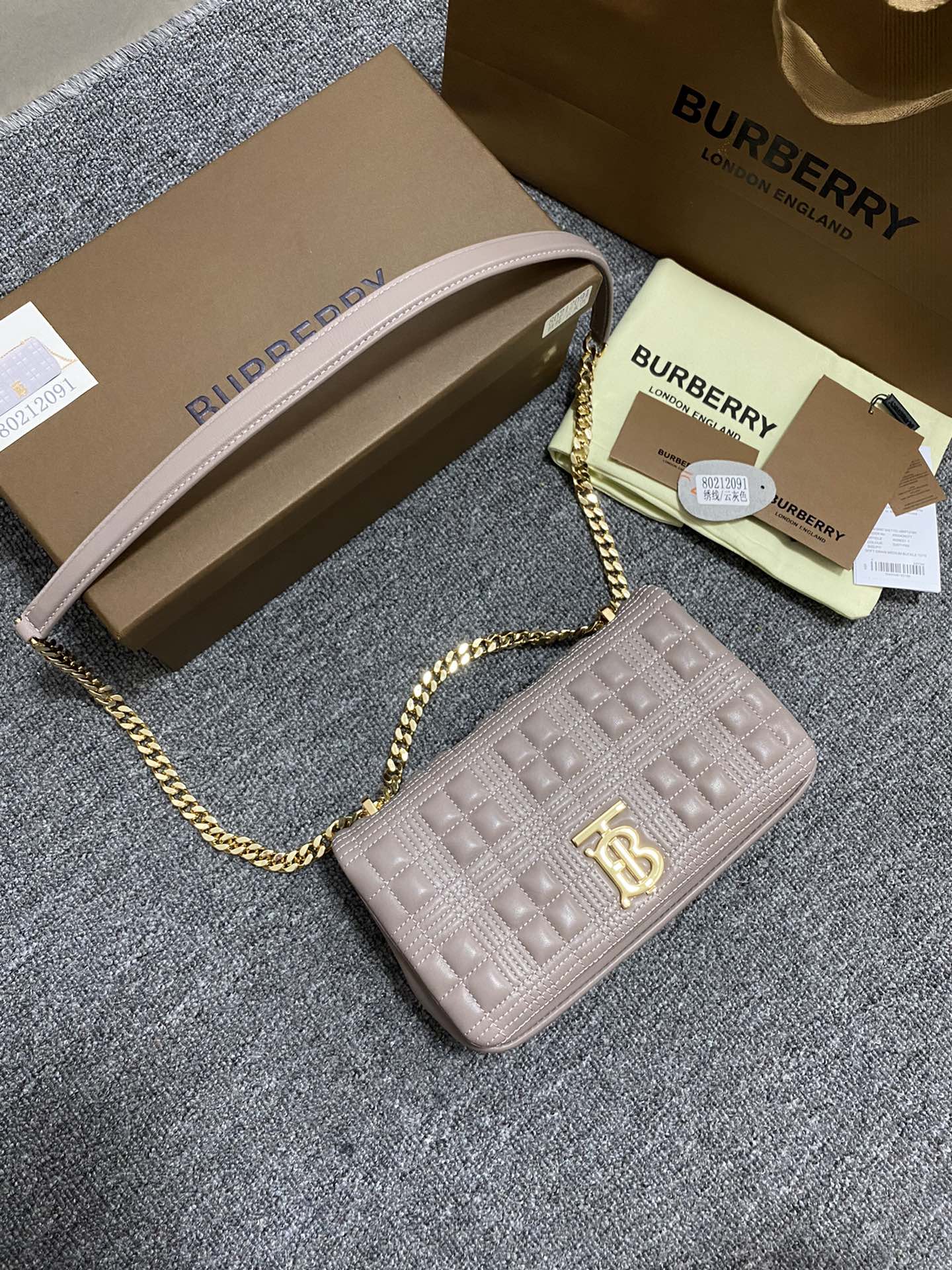 Burberry巴宝莉意大利鞣制羔羊皮Lola – 萝纳包