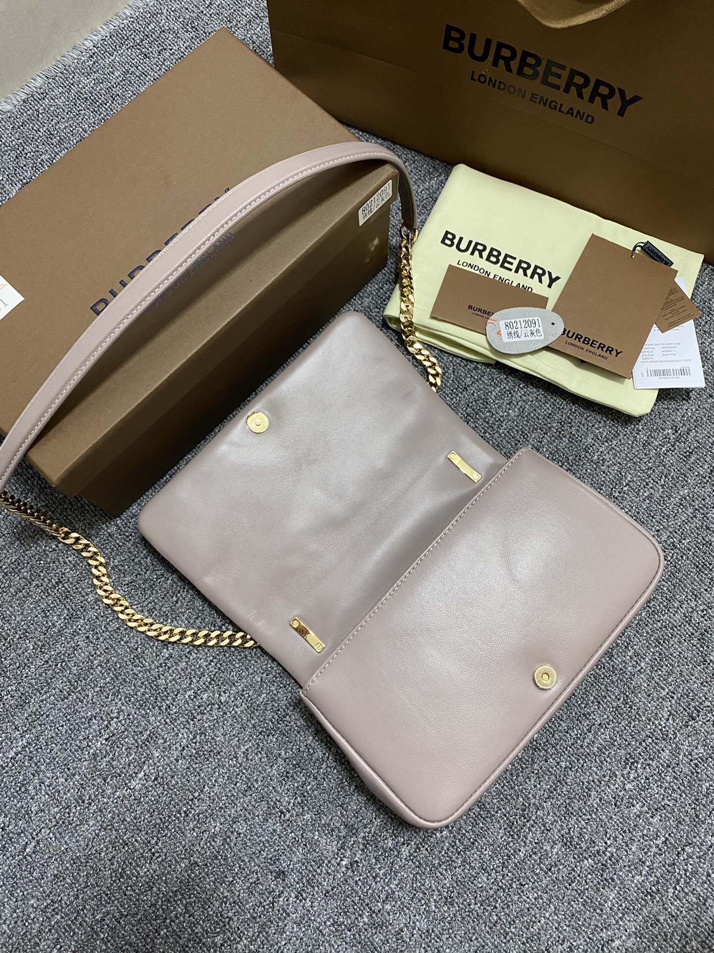 Burberry巴宝莉意大利鞣制羔羊皮Lola – 萝纳包