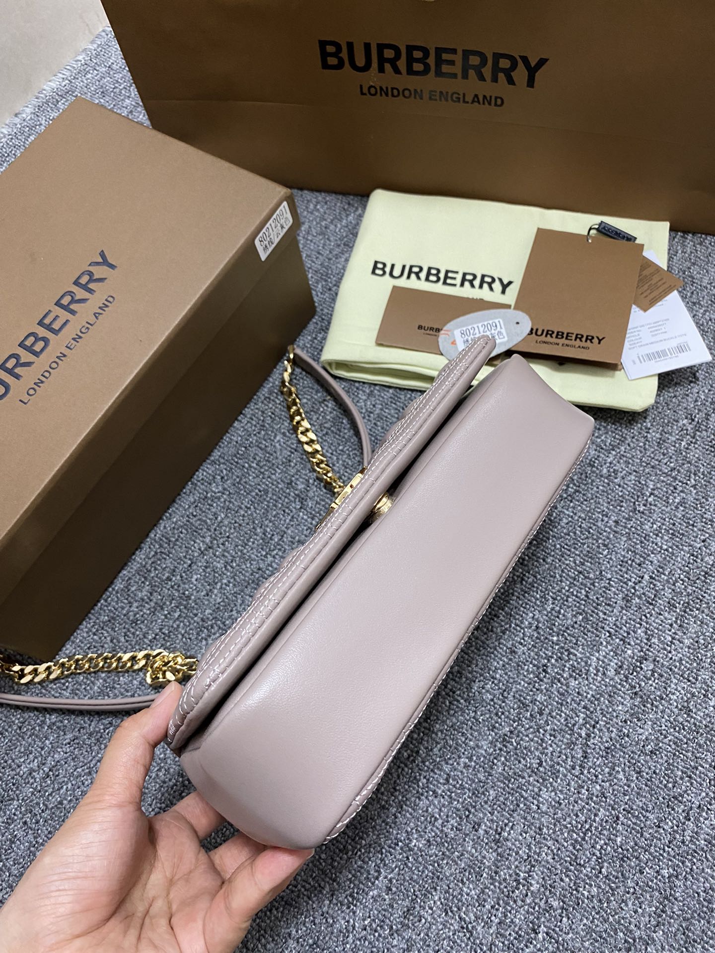 Burberry巴宝莉意大利鞣制羔羊皮Lola – 萝纳包