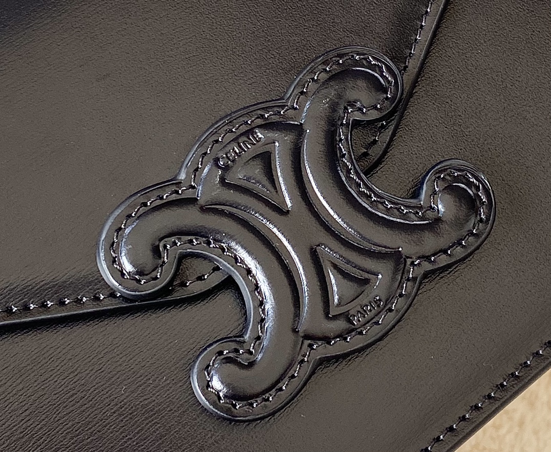 CELINE赛琳2022新品woc 浮雕信封包100773