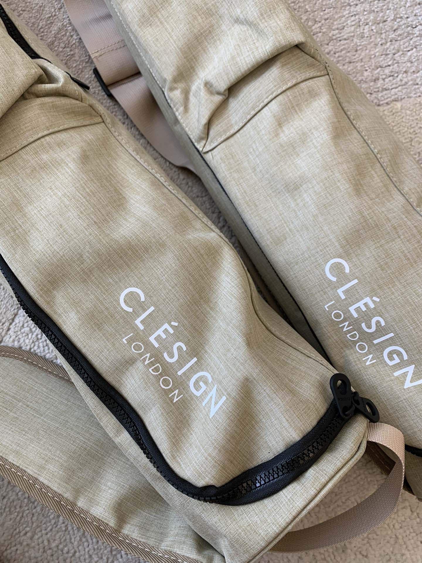 An outdoor-ready yoga carry bag featuring signature logo-engraved zipper - Comprehensive 2