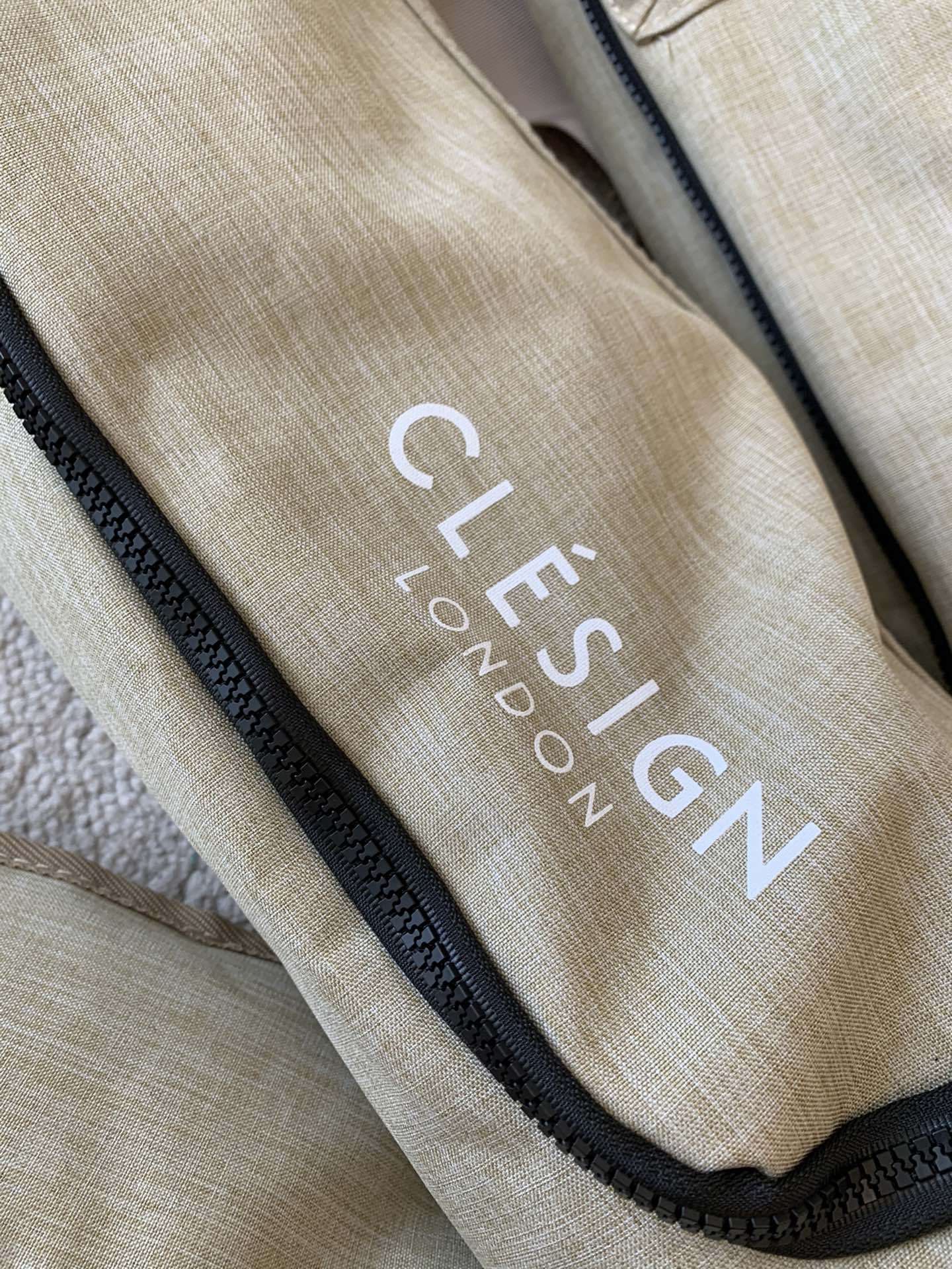 An outdoor-ready yoga carry bag featuring signature logo-engraved zipper - Comprehensive 3