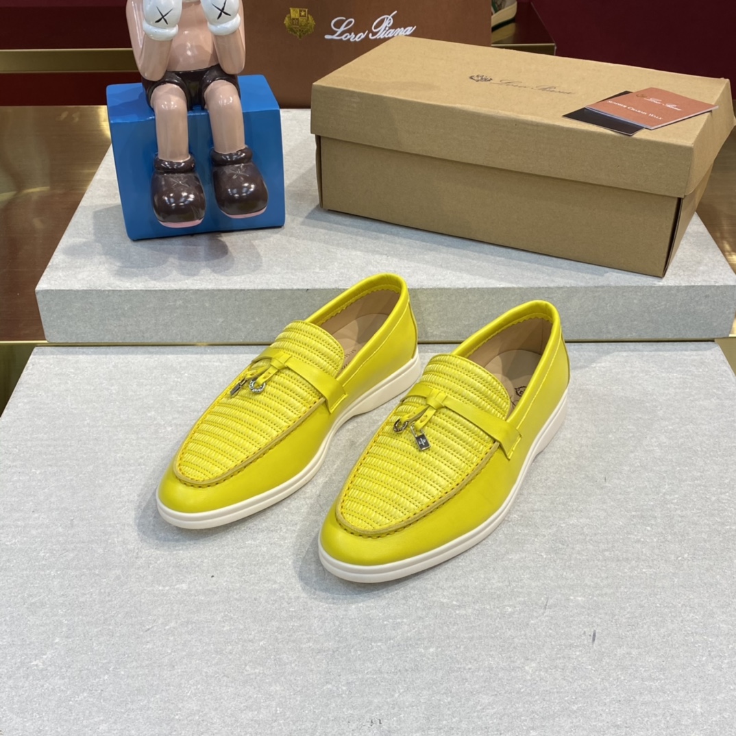 NO:234639,High-version electric embroidered loafers, super new single shoes Italian handmade brand Loro piano. Nouo Piana mainly focuses on handmade shoes Super comfortable flat-drag loafers, popular all over the world Fabric woven sheepskin, cowhide footbed, open mold custom sole Size Women 35-40 (35.41.42 custom made without return or exchange) color 6 colors (the counter is complete in color) can be customized in the picture., single shoes, loro piano, loafers, cowhide, sheepskin19860909高版本电绣乐福鞋,超爆新款单鞋意大利手工品牌 Loro piana 诺悠翩雅主要专注 手工鞋 超级舒适的平拖乐福鞋,火爆全球 面料编织羊皮,牛皮垫脚,开模定制大底 Size 女35-40（35.41.42定做不退换）  color6个色（专柜颜色齐全）来图可定制颜色.,单鞋,loro piana,loafers,cowhide,sheepskin,Women's Shoes