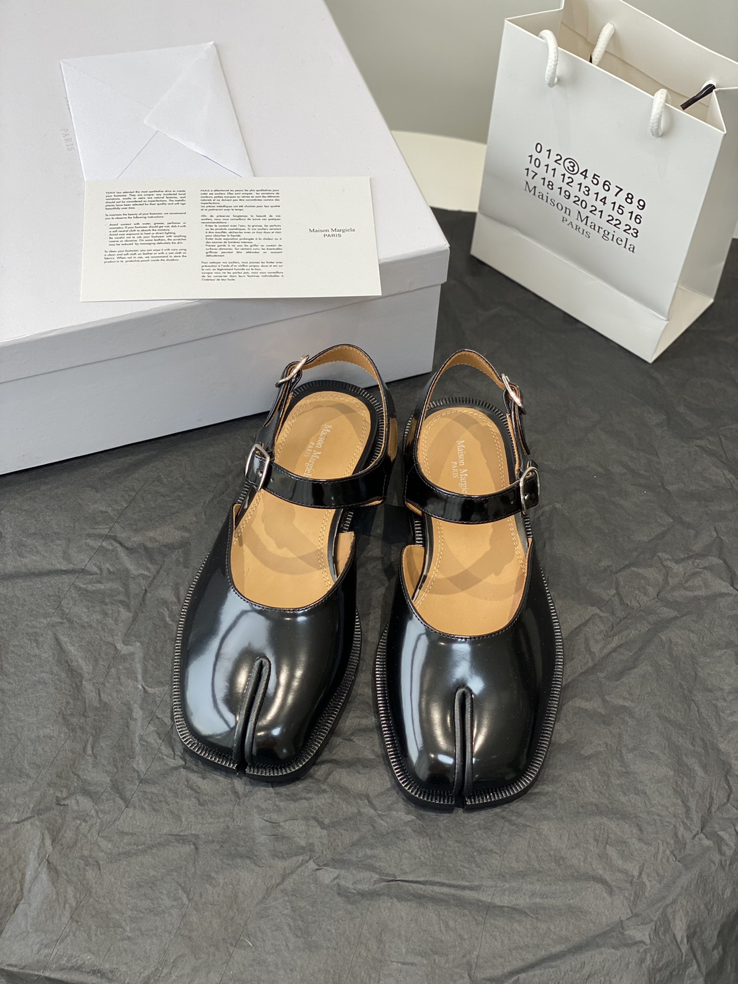 NO:164901,High quality!  Maison Margiela MM6-point toe shoes Tabi is made of vegetable-tanned sheepskin!  Welcome to compare the real original outsole!  Size:35-39 40 fixed, split-toe shoes,masion margiela,sheepskin19860909高定品质！Maison Margiela MM6分趾鞋 Tabi 意产植鞣羊皮！ 欢迎对比 真正的原版大底！ Size:35-39 40定,分趾鞋,masion margiela,sheepskin,Women's Shoes