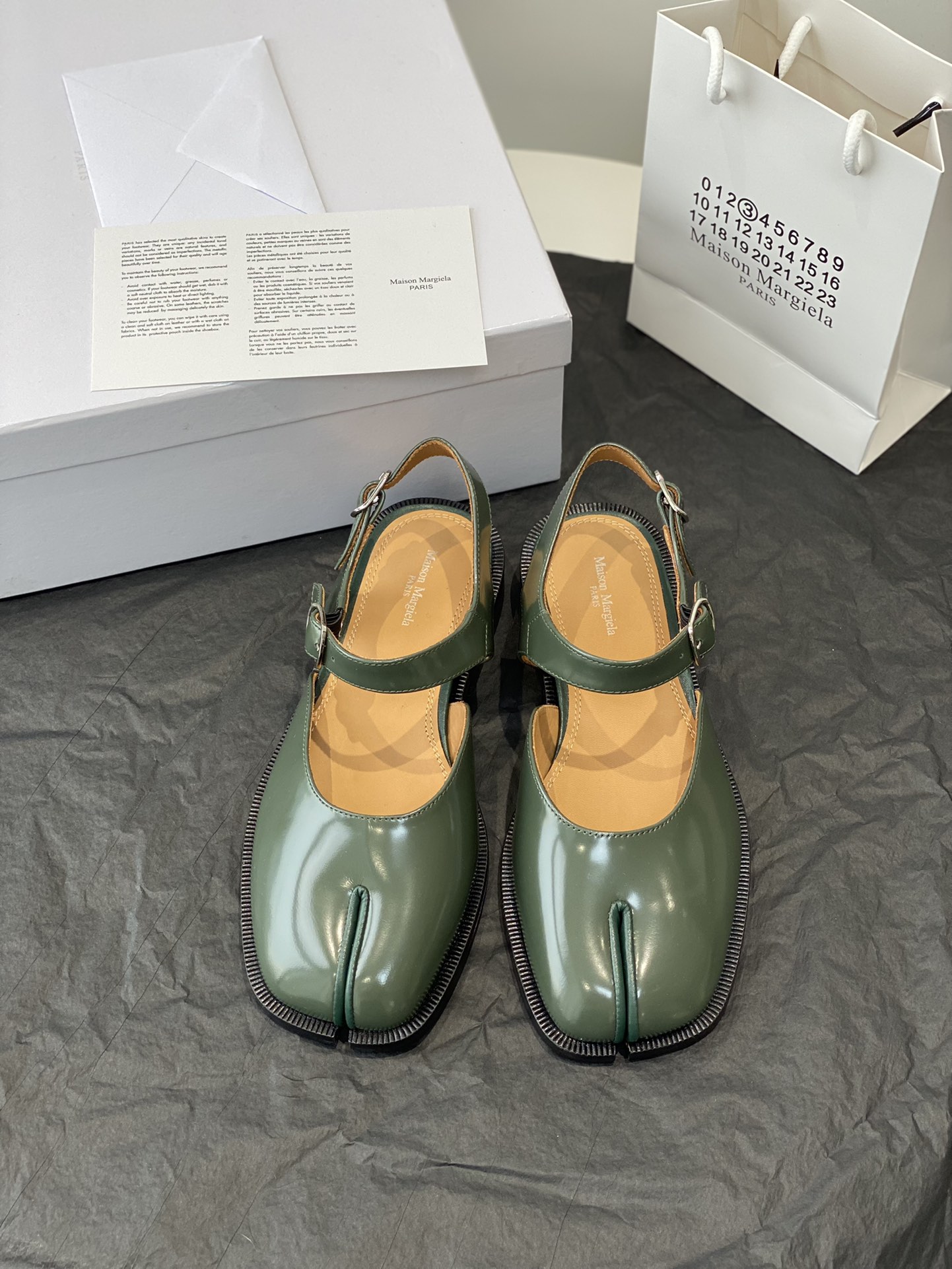 NO:164903,Military green customization without return and exchange, high-quality quality!  Maison Margiela MM6-point toe shoes Tabi is made of vegetable-tanned sheepskin!  Welcome to compare the real original outsole!  Size:35-39 40 fixed, split-toe shoes,masion margiela,sheepskin19860909军绿色定制不退换 高定品质！Maison Margiela MM6分趾鞋 Tabi 意产植鞣羊皮！ 欢迎对比 真正的原版大底！ Size:35-39 40定,分趾鞋,masion margiela,sheepskin,Women's Shoes