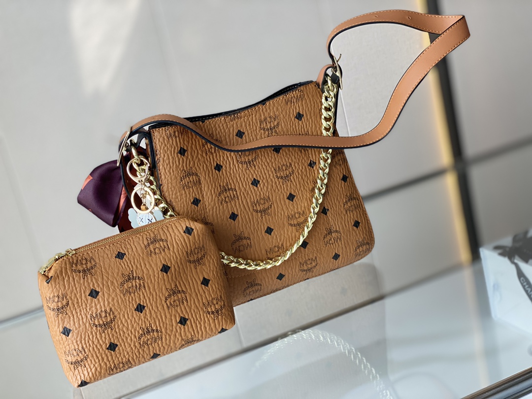 J0 2022 购物袋 不得不说真的是超级惊艳，第一眼看见整个人都仿佛被施了魔法一样感觉，一定要拥有它特别百搭，上身效果超好，感觉会精致优雅了好几个档次简约时尚尺寸：23*26