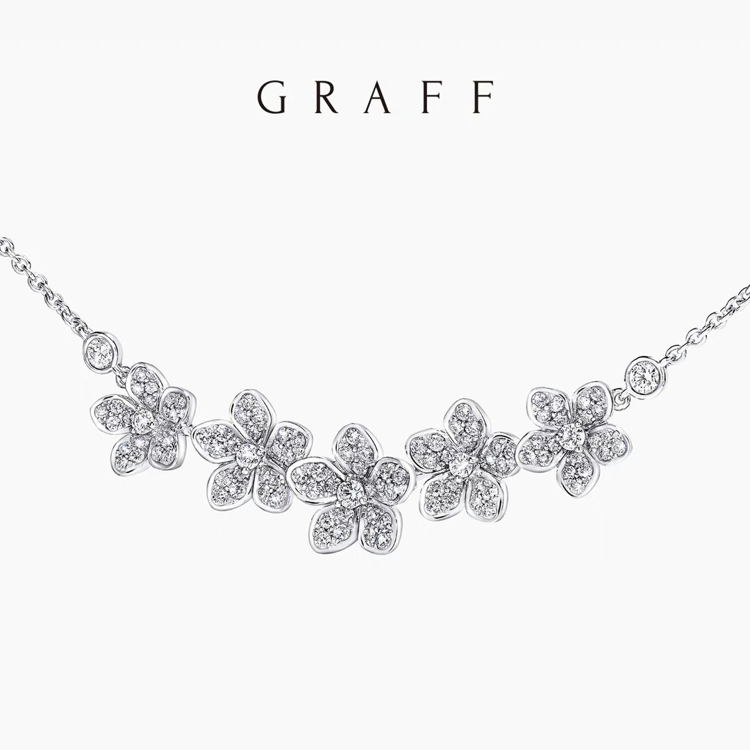 NO:104616,Seiko version GRAFF top brand Graf Necklaces, high-end jewelry custom imitation diamond series, high-end customization, luxury s925 sterling silver material, platinum-plated flower necklace!  Excellent texture, super gorgeous and beautiful five-flower necklace on the upper body, original logo, original chain tail beads can be adjusted with sliding Graf 5-flower necklace, Graf, necklace, pure silver19860909精工版本GRAFF顶级品牌 格拉芙 项链高级珠宝定制仿真钻系列 高端定制 奢侈 s925纯银材质 镀铂金花朵项链！质感超赞 上身超华丽优美五花项链 原版logo 原版链尾扣珠子可以滑动调节 格拉芙5花项链,格拉芙,necklace,pure silver,Jewelry