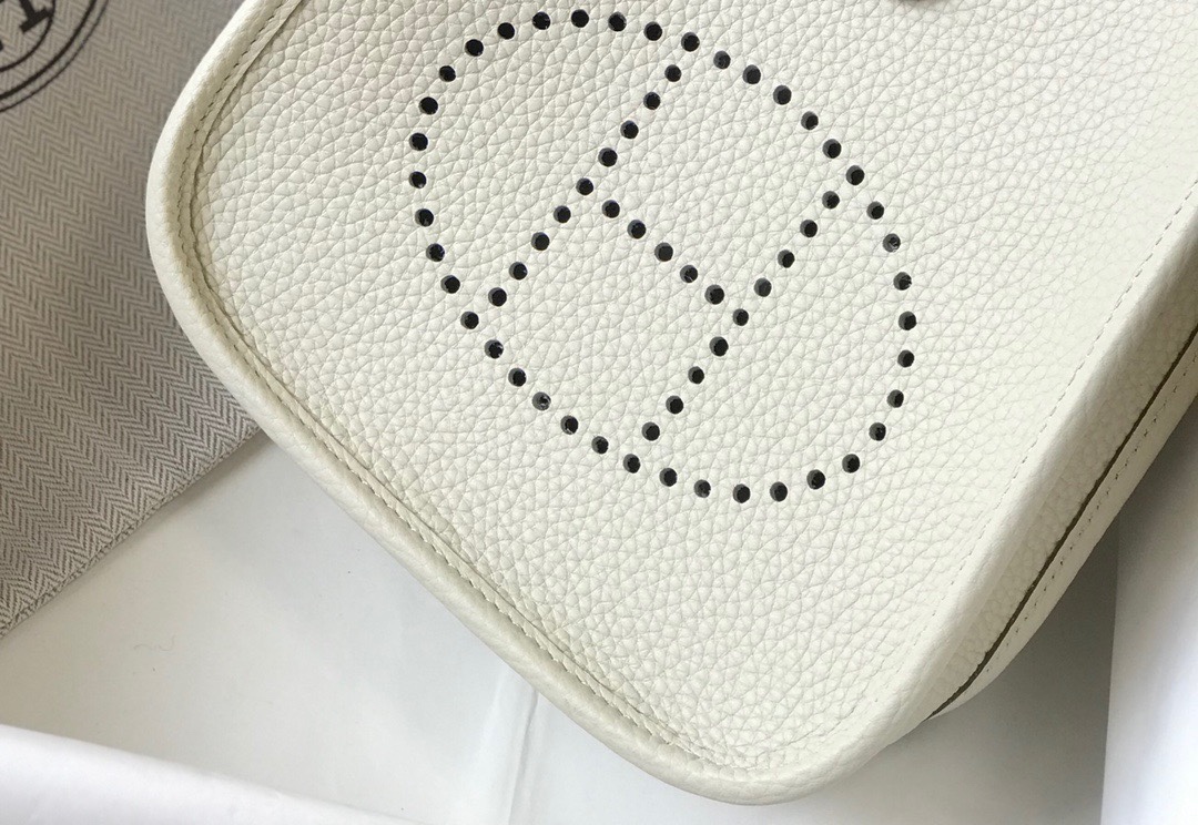 Evelyne mini 伊芙琳迷你 Togo牛皮製 超ソフトなハンドバッグ