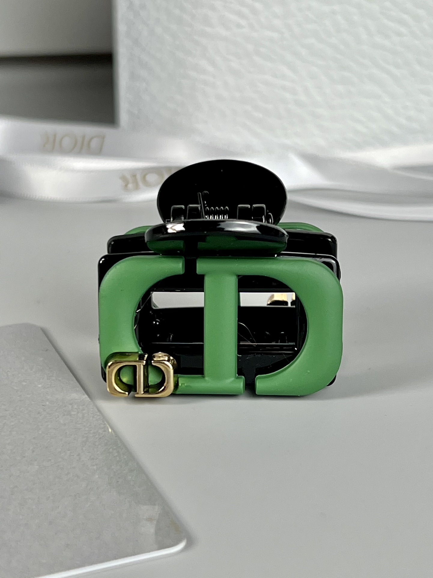 Ho, 200. Dior’s hair clip. It’s a classic - 图片 1
