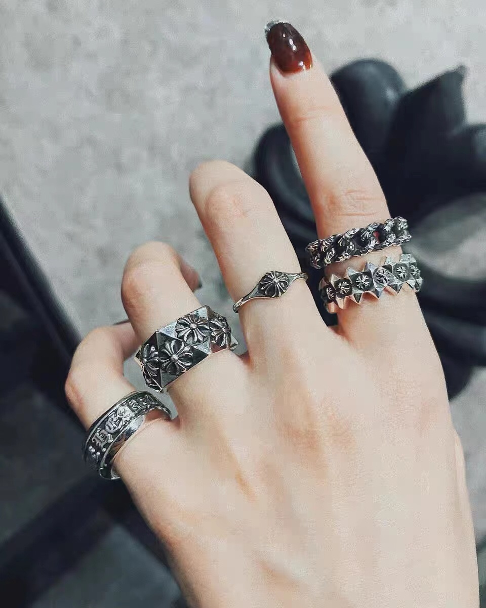 Chrome Hearts 高版本克罗心铆钉十字花戒指