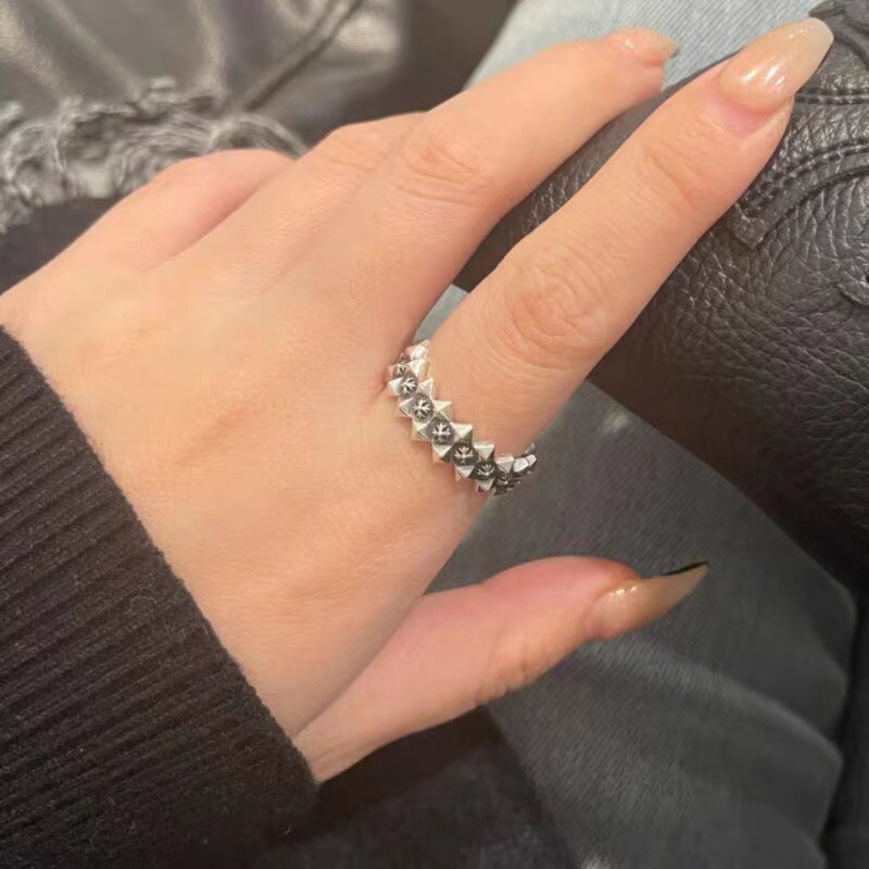 Chrome Hearts 高版本克罗心铆钉十字花戒指