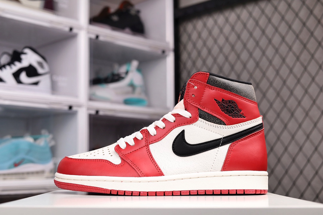 I0 莞产原底面 市售性价比之王Air Jordan 1 High OG Crimson Tint” 芝加哥做旧同价区间无对手 性价比触顶 东莞大厂极限压缩利润国内顶级头层皮料订染 用料绝不含糊 工艺方面大到整体鞋型 漏斗收腰 底线拉帮 LOGO立体 小到针眼排布 载片对称 冲孔效果 鞋标规范 鞋垫背胶等等预算不足的老铁 极力推荐此版本官方