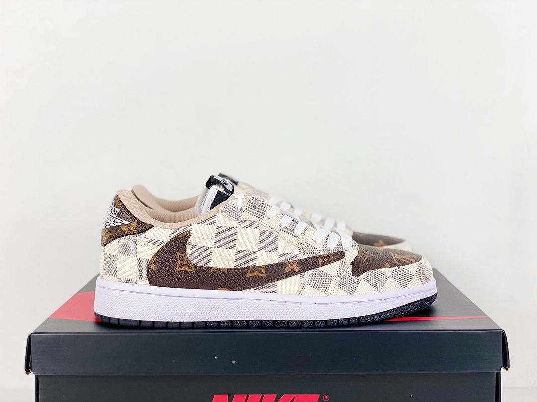 H0 ， 当红嘻哈歌手特拉维斯·斯科特联乘路易威登Louis Vuitton x Travis Scott x Nike Air Jordan 1 Low OG SP”Damier Azur/Brown/LV Monogram”AJ1乔丹一代经典低帮文化百搭休闲运动篮球鞋“TS联名深棕米白棋盘格子LV倒钩”采用软质牛剖皮革鞋面材质内置气垫及耐磨橡胶大底