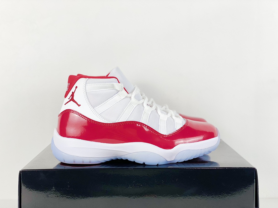 J5 ，主推私纯原版本 Air Jordan 11 Retro ” Cherry ” AJ11乔11 白红 男子文化篮球鞋 国内一线  知名厂牌同源 原鞋原数据纸板开发 原装碳板加持 内置全掌Sole气垫 原档案电绣Jump Logo 鞋面冲裁标准点位美人尖 原鞋匹配度高达98%