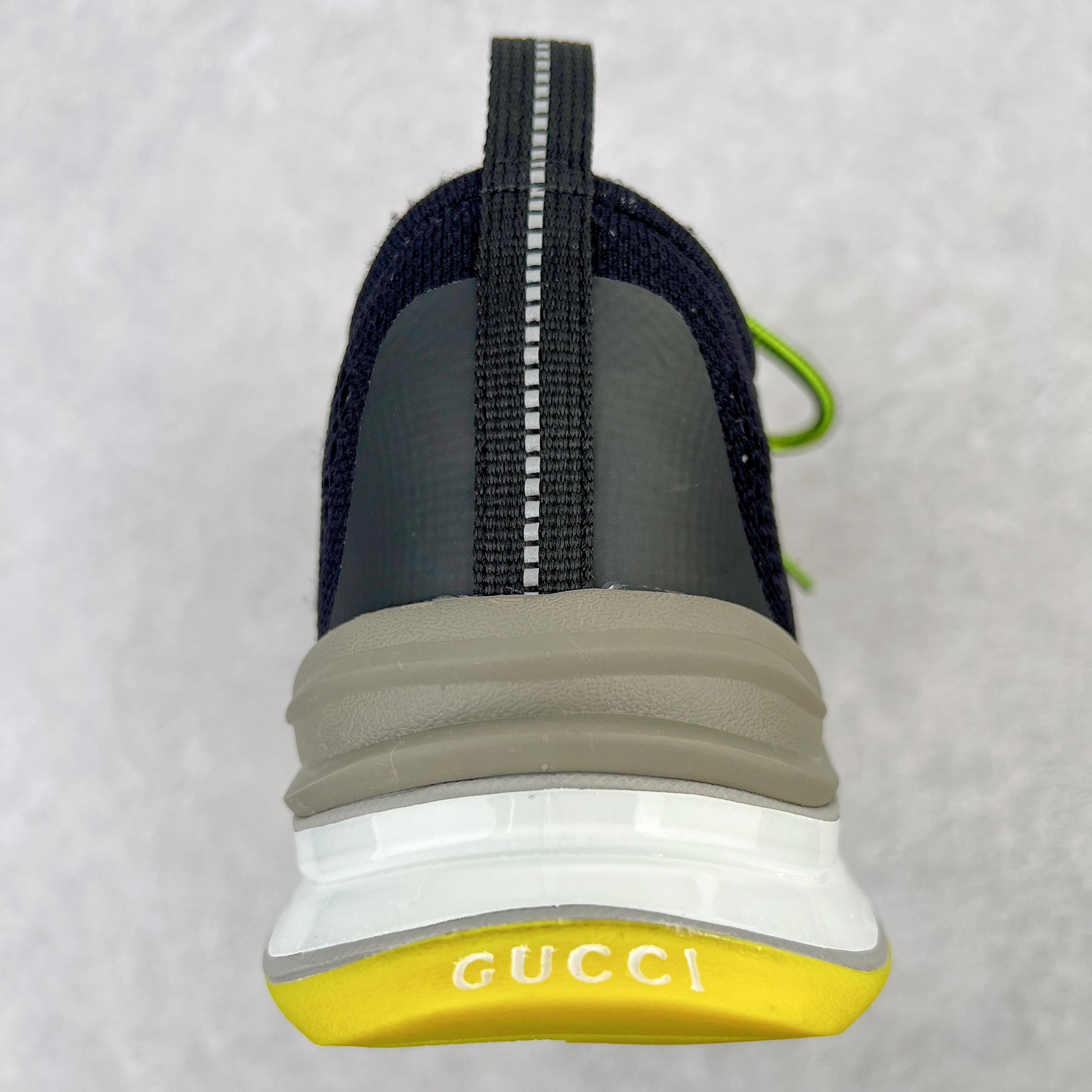 图片[8]-零售💰250 ＃福利特价‼Gucci Run Mesh Sneakers 慢跑系列低帮针织透气轻量百搭休闲马跑鞋#原楦原纸版数据开发版型#2021抹茶色配件及包装物#采用进口针织机台GG平纹针织织物鞋面组合高频热熔工艺#超软皮内里脚垫#灌塑PU乳胶脚垫#全新高成本开发5层组合缓震大底 这一单品的设计从运动世界中汲取灵感 透过Gucci视角焕新演绎 匠心融入醒目的品牌标识细节 这款流线型运动鞋采用GG平纹针织织物 并点缀互扣式双G 双色鞋底以趣味盎然的对比色为这款单品增添魅力 黑色和红色GG平纹针织织物 橡胶互扣式双G细节 后部外底饰有Gucci标识 橡胶鞋底 系带固定 背面装饰提拉带细节 尺码：36-46 编码：Wby2936050-运动鞋