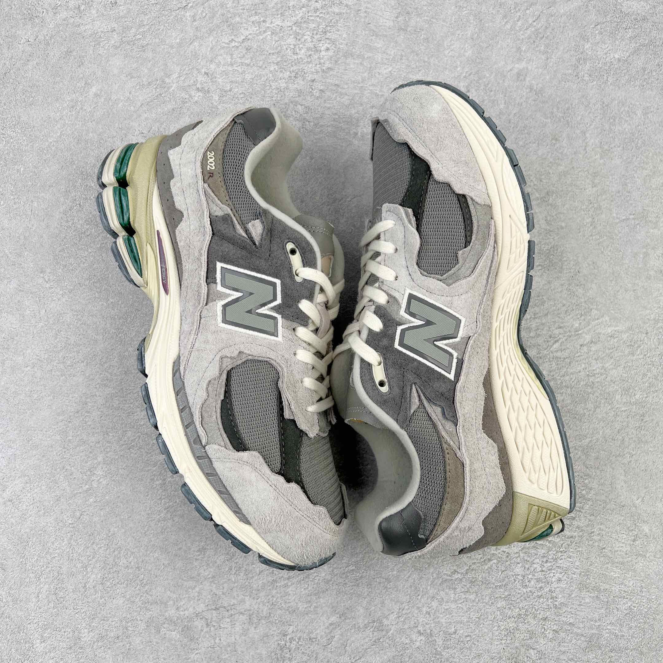 图片[3]-💰240 ＃M纯原 新百伦NB New Balance M2002RDA 云雨灰 全套原楦原纸板原厂数据开发 原厂网纱 原装进口翻毛皮料正确绒感卡色 正确中底拉帮中底网布细节 一比一手工擦旧效果 冲裁组合 匠心打造 耗时两个月开发完成 工艺极其复杂难度可想而知 新开独立私模大底 全网唯一正确做旧组合大底 高端零售专供产物 尺码：36 37 37.5 38 38.5 39.5 40 40.5 41.5 42 42.5 43 44 44.5 45 45.5 46.5 47 编码：by3936010-运动鞋