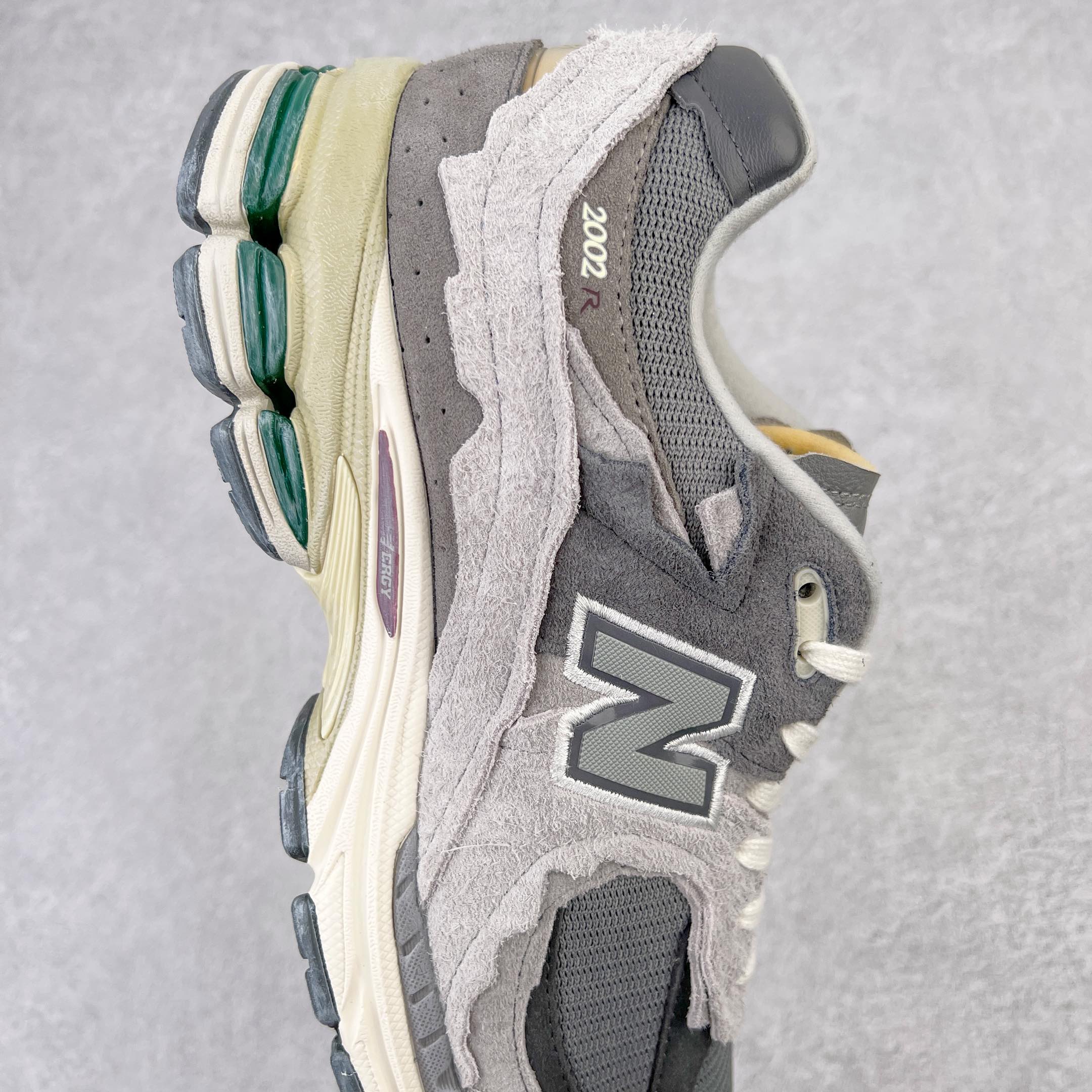 图片[6]-💰240 ＃M纯原 新百伦NB New Balance M2002RDA 云雨灰 全套原楦原纸板原厂数据开发 原厂网纱 原装进口翻毛皮料正确绒感卡色 正确中底拉帮中底网布细节 一比一手工擦旧效果 冲裁组合 匠心打造 耗时两个月开发完成 工艺极其复杂难度可想而知 新开独立私模大底 全网唯一正确做旧组合大底 高端零售专供产物 尺码：36 37 37.5 38 38.5 39.5 40 40.5 41.5 42 42.5 43 44 44.5 45 45.5 46.5 47 编码：by3936010-运动鞋