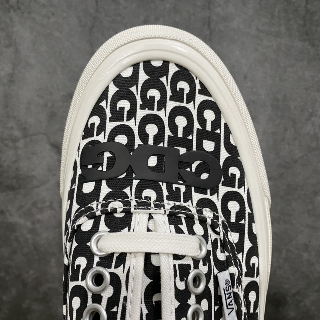 图片[5]-市售最强版本 Comme des Garcons x Vans OG Authentic LX 川久保玲万斯联名限定 满印涂鸦 低帮硫化休闲板鞋 原鞋开发 公司同源整套流水线出货 鞋面字体印花印制45次才最终完美定版 清晰度市面独家 匠心打造 高端零售市场专供 懂货的老铁直接上车 开箱拿在手上一眼就很哇塞的这种 尺码：36 36.5 37 38 38.5 39 40.5 41 42 42.5 43 44 45-选品中心