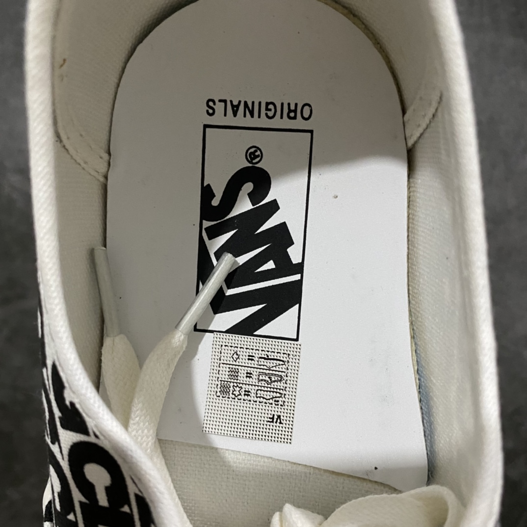 市售最强版本 Comme des Garcons x Vans OG Authentic LX 川久保玲万斯联名限定 满印涂鸦 低帮硫化休闲板鞋 原鞋开发 公司同源整套流水线出货 鞋面字体印花印制45次才最终完美定版 清晰度市面独家 匠心打造 高端零售市场专供 懂货的老铁直接上车 开箱拿在手上一眼就很哇塞的这种 尺码:36 36.5 37 38 38.5 39 40.5 41 42 42.5 43 44 45-选品中心