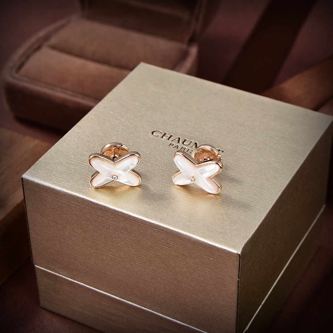 NO:101640,Shangmei Paris CHAUMET Cross Shangmei White Sheep Set Necklace Earrings Exclusive mold production, carefully made, created with masterpieces, hand-made imported zircon, so beautiful, good products must be recommended and priced, absolutely worth winning., Shangmei, chaumet, necklace19860909尚美巴黎 CHAUMET 交叉 尚美 白贝套装项链耳钉独家开模制作 用心力作 打造 手工镶嵌进口锆石,美得不要不要哒 好货必须大推荐价格给力 绝对值得拿下了.,尚美,chaumet,necklace,Jewelry