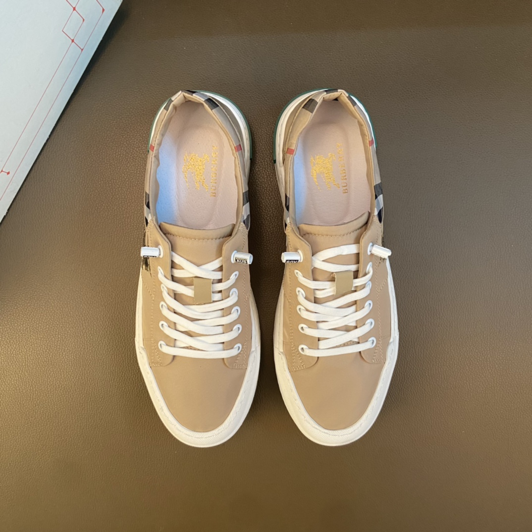 I5 巴宝莉 Burberry 经典休闲鞋2022休闲运动男鞋，懒人套脚板鞋 帆船鞋 全新米兰时装时尚的设计，完美做工，原版复刻 霸气花纹 材质：进口布料柔软舒适，羊皮鞋垫，适合户外青年跑步户外司机驾车鞋 套脚方便 懒人乐福首选原版橡胶耐磨大底，男鞋