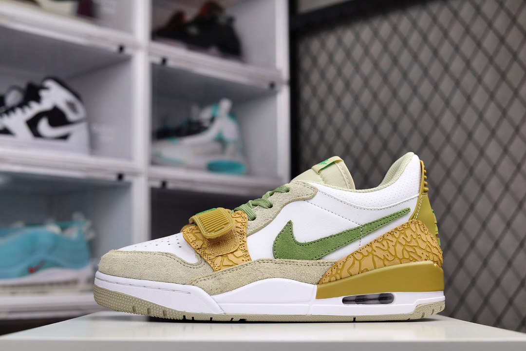 H0 纯原版本 Air Jordan Legacy 312 Low 白橄榄绿它的名字就展现出它所包含的鞋款元素，312 分别对应了 Air Jordan 3、Air Jordan 1 和 Air Trainer 2，将这三双经典又有不俗人气的鞋款融合，“最强三合一” 的名称由此得来