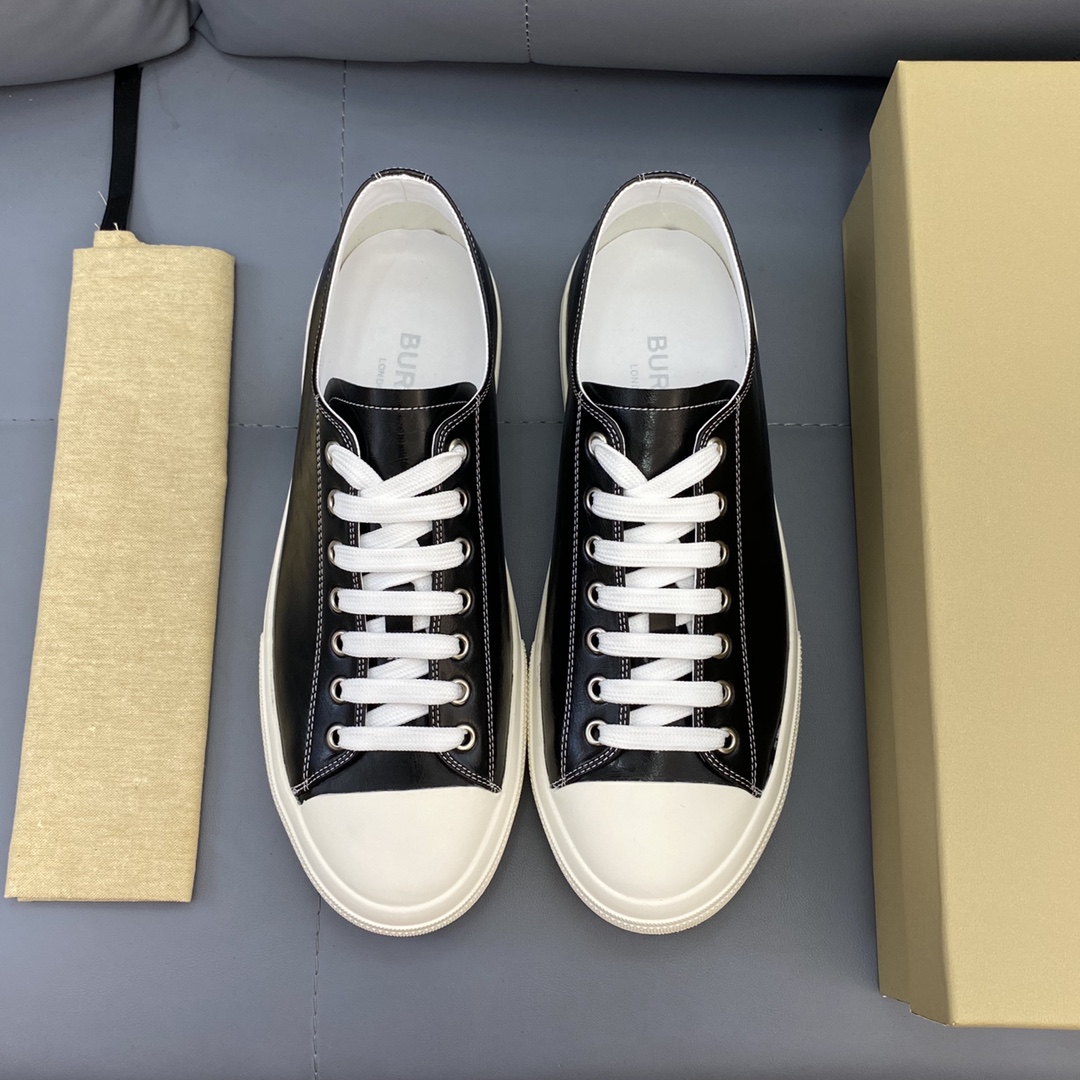 I5 Burberry  2022巴宝莉 Burberry 家男士经典低帮运动鞋，以 Vintage 复古格纹棉与哑光小牛皮材质焕新演绎，装饰焕新的品牌徽标。头层牛皮内里，鞋跟饰有 Burberry 字母压花徽标，TPU原版大底