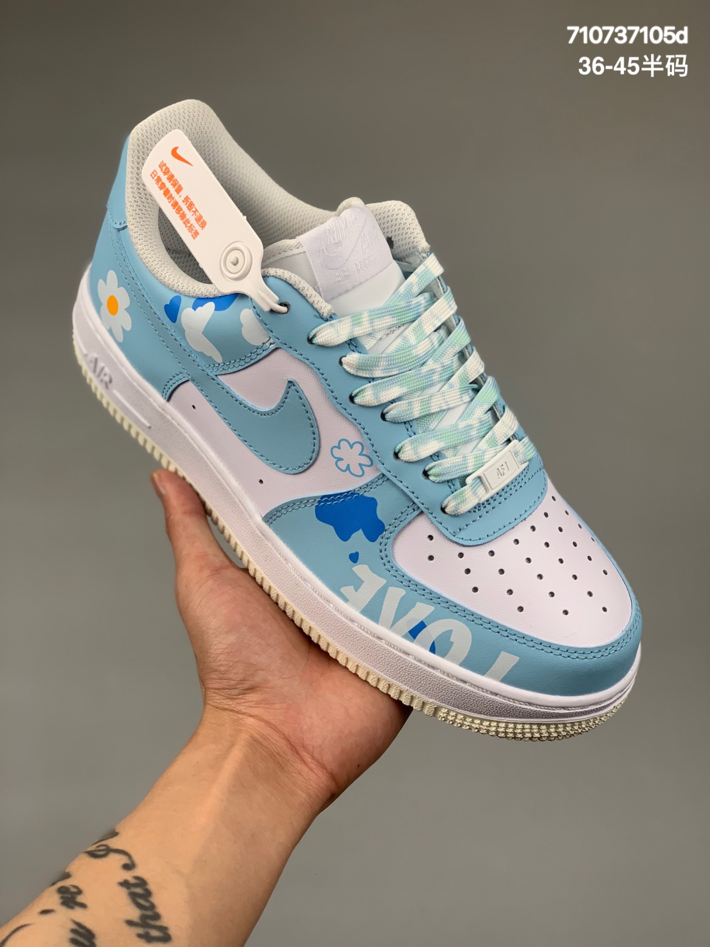 本地
公司级Nike Air Force 1 Low 07 侠盗飞车主题#原楦头原纸板 打造纯正空军版型#专注外贸渠道 全掌内置蜂窝气垫 #原盒配件 原厂中底钢印、拉帮完美   官方货号：CW2288 661Size：36 36.5 37.5 38 38.5 39 40 40.5 41 42 42.5 43 44 44.5 45
编码：710737105d