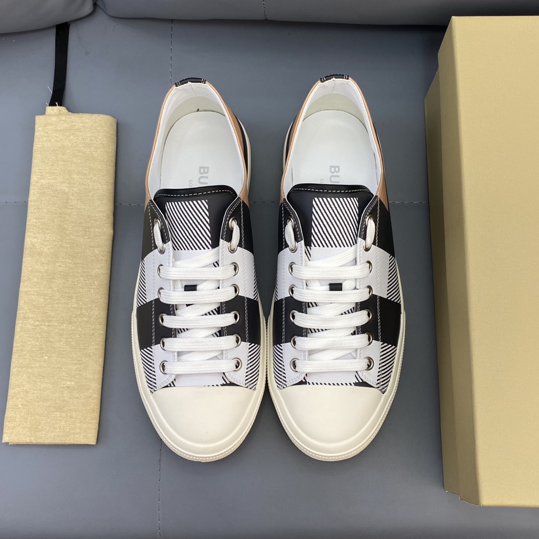 I5 Burberry  2022巴宝莉 Burberry 家男士经典低帮运动鞋，以 Vintage 复古格纹棉与哑光小牛皮材质焕新演绎，装饰焕新的品牌徽标。头层牛皮内里，鞋跟饰有 Burberry 字母压花徽标，TPU原版大底