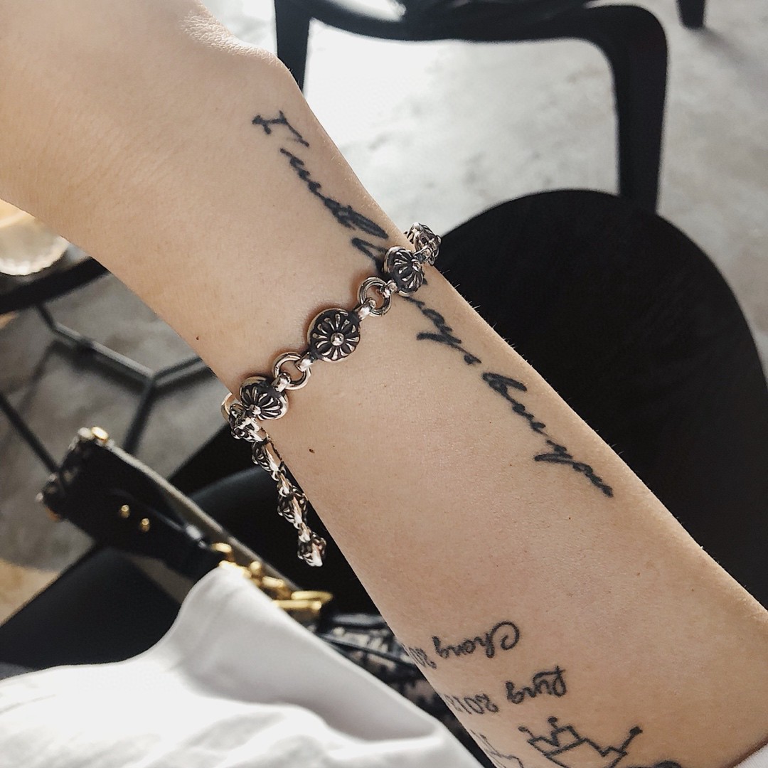 Chrome Hearts 𝐂𝐡𝐫𝐨𝐦𝐞 𝐡𝐞𝐚𝐫𝐭𝐬克罗心 十字花珠手链