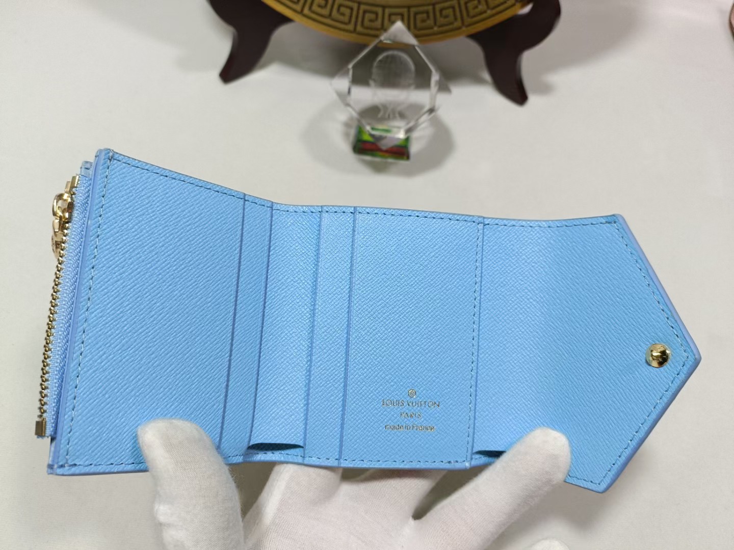 Genuine leather short wallet, side angle