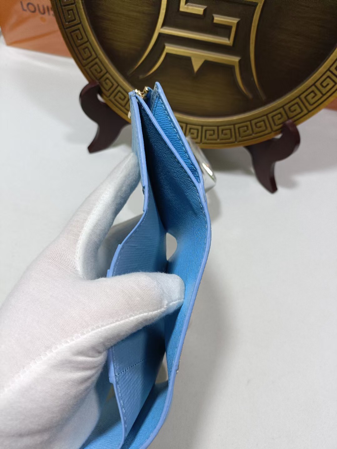 Genuine leather short wallet, inside view