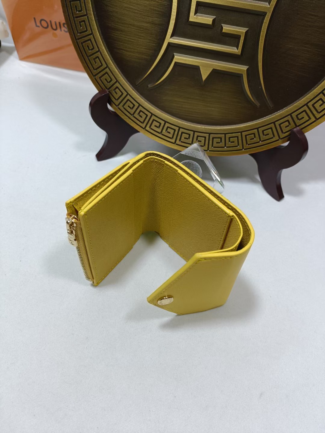 Genuine leather short wallet, leather texture close-up