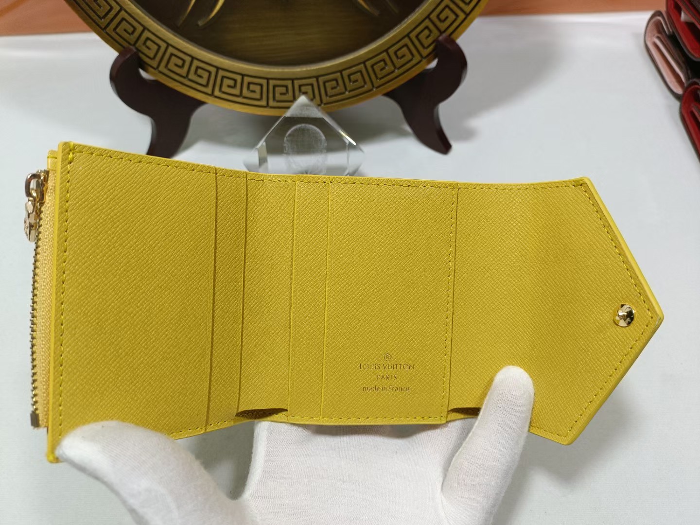 Genuine leather short wallet, side angle