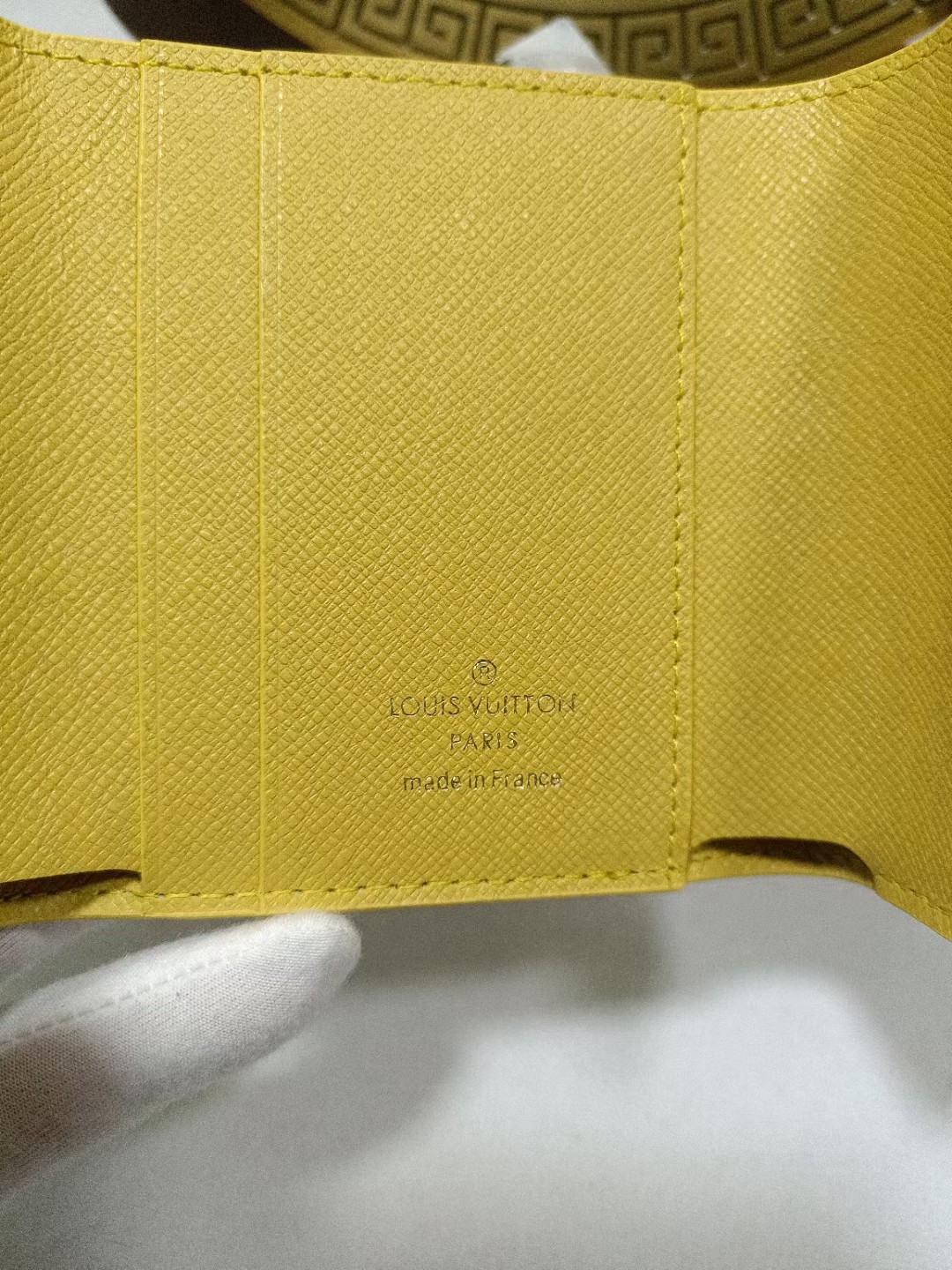 Genuine leather short wallet, product in use