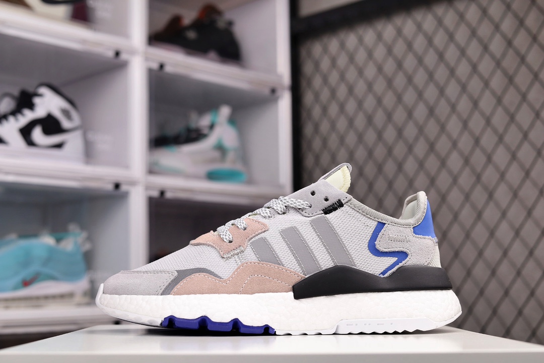 H0 公司级Adidas Nite Jogger 2019 Boost 夜行者新配色 复古跑鞋原厂材料 原厂大底 私家独模 网布搭配麂皮拼接打造鞋面 极具复古风格鞋头及鞋跟点缀3M反光设计极为亮眼中底采用全掌 Boost 科技，厚度相当可观，脚感极佳