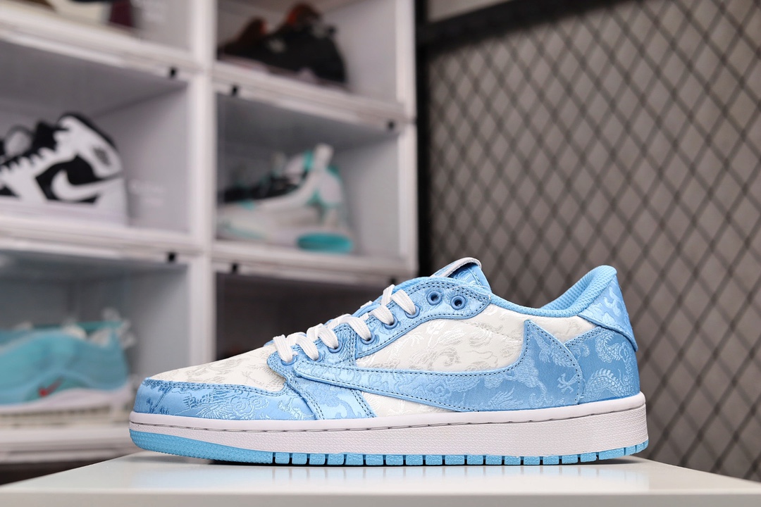 G0  公司级 Air Jordan 1 Retro High OG 蓝丝绸倒勾 低帮 AJ1 乔丹1代 aj1 乔1 反向脚趾。亮点之处在于鞋侧的倒置 Swoosh。错版灵感来源于洛杉矶球鞋店铺收到一双特别的错版勾子倒过来，研发出反向勾的设计。